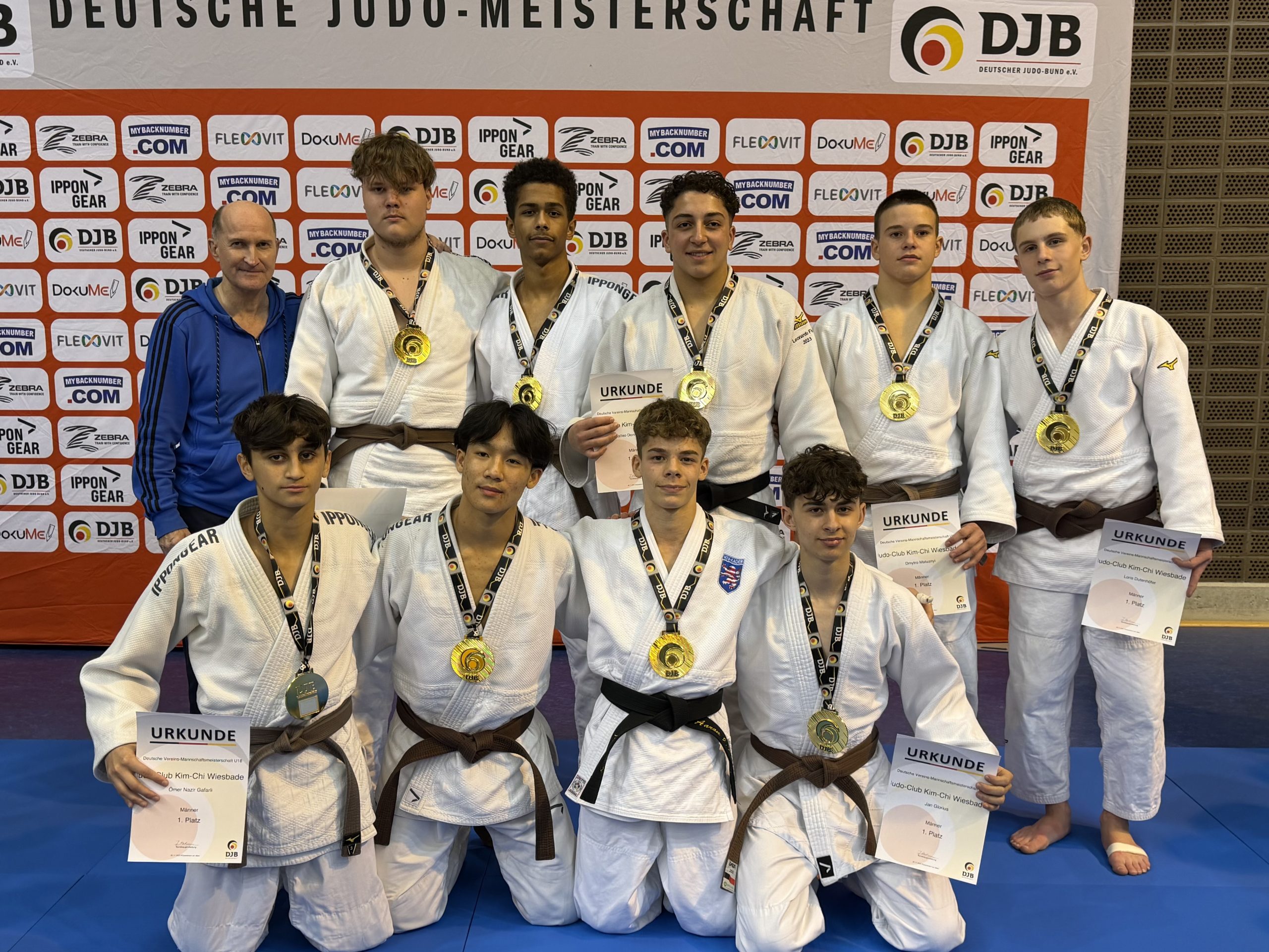 Aaron Joshua Keller holt den entscheidenden Sieg für den Deutschen Mannschaftsmeistertitel der U18 Aaron Joshua Keller holt den entscheidenden Sieg für den Deutschen Mannschaftsmeistertitel der U18